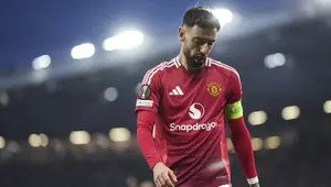 Carrick Sengaja Permalukan Bruno Fernandes? Carragher Bongkar Dugaan Panas di MU