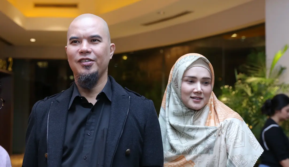 Ahmad Dhani bersama istrinya, Mulan Jameela. (Daniel Kampua/Fimela.com)