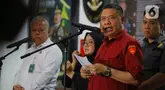 Direktur Penyidikan Jaksa Agung Muda Bidang Tindak Pidana Khusus (Jampidsus) Abdul Qohar saat menyampaikan keterangan terkait penangkapan sekaligus penahanan tiga tersangka Hakim pada Pengadilan Negeri Surabaya di gedung Kejaksaan Agung, Jakarta, Rabu (23/10/2024) malam. (Liputan6.com/Angga Yuniar)