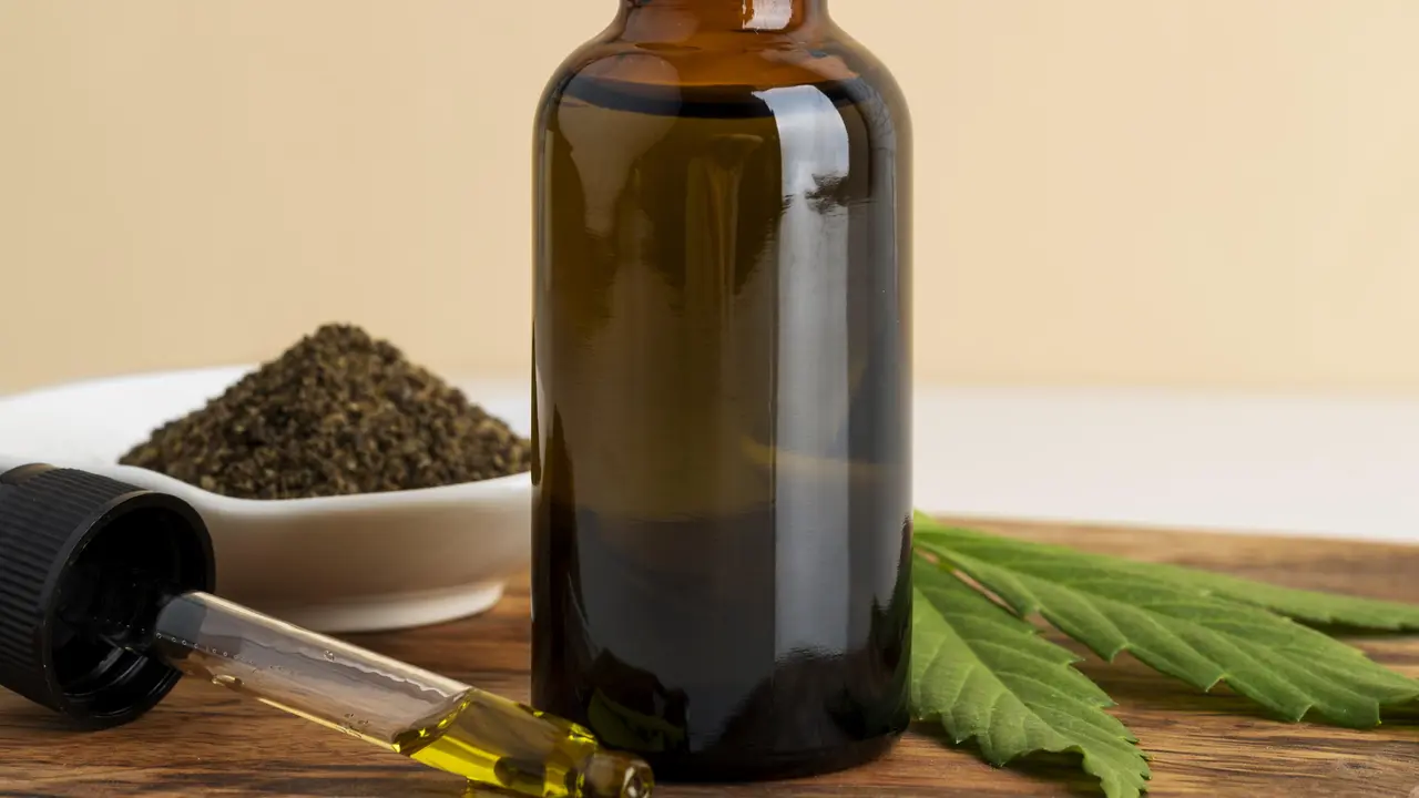 Mengenal Khasiat Minyak Kutus Kutus, Minyak Gosok Herbal Asal Bali yang Mampu Atasi Berbagai Masalah Kesehatan