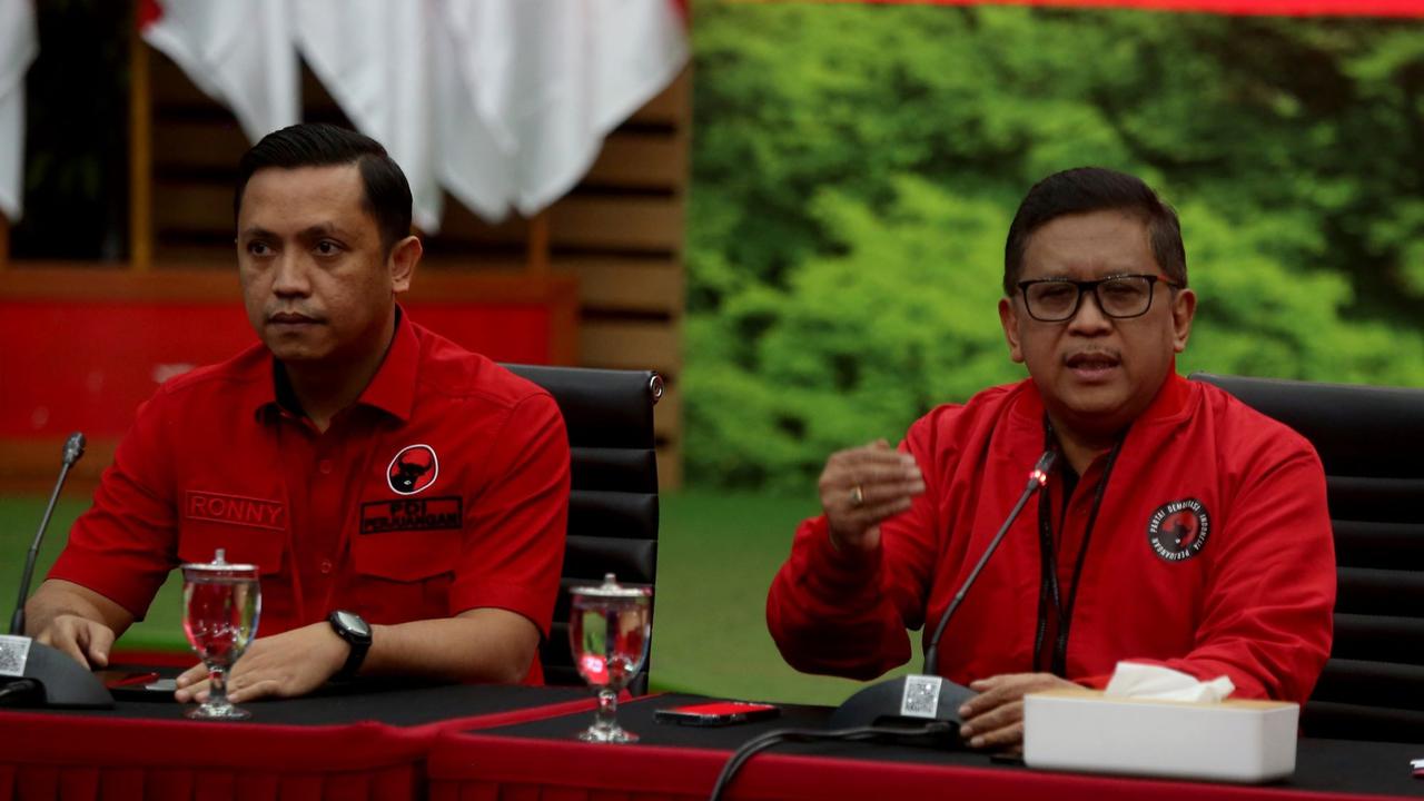 Hasto Kristiyanto konferensi pers jelang HUT ke-52 PDIP