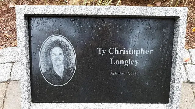 Makam Ty Longley