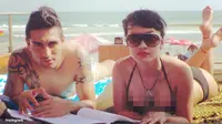 Cuma Pakai Bikini, Jupe Berjemur Bersama Gaston