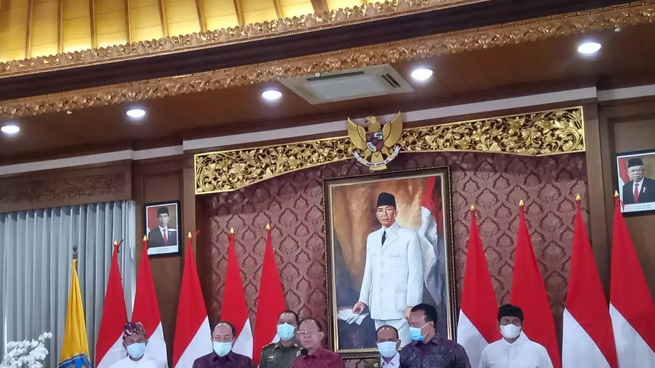 Gubernur Koster Saat Bacakan Surat Edaran ke Bali Wajib Kantongi Hasil Test Swab