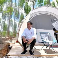 Melihat outfit Jokowi saat lakukan camping (instagram/jokowi)