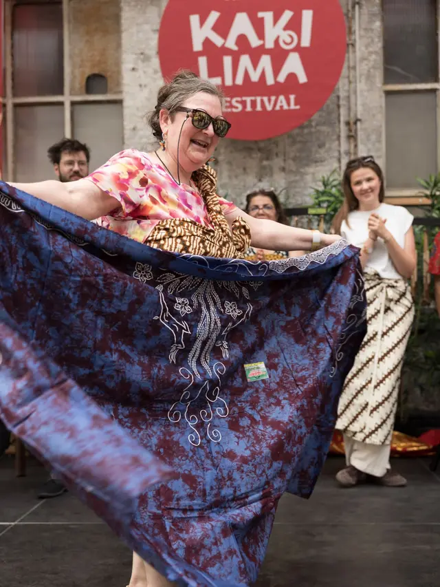 Kaki Lima Festival Kenalkan Cara Berkain hingga Mi Instan Indonesia ke Warga Belgia