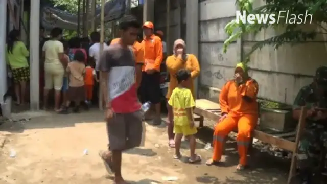 NEWS FLASH: Kronologi Penemuan Petugas Pasukan Oranye yang Terseret Banjir Jakarta