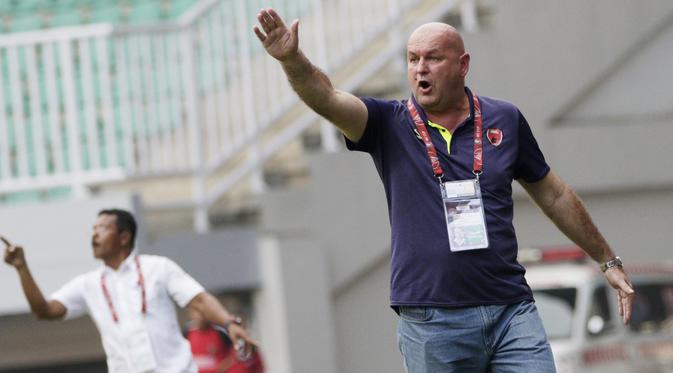 Pelatih PSM Makassar, Bojan Hodak, saat melawan Lalenok United pada laga Piala AFC di Stadion Pakansari, Bogor, Jawa Barat, Rabu (29/1/2020). PSM menang 3-1 atas Lalenok United. (Bola.com/M Iqbal Ichsan)