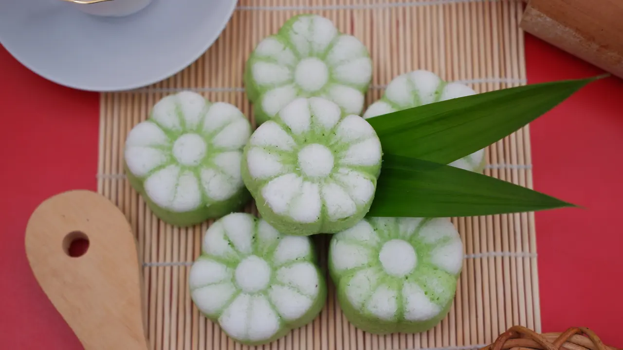 kue putu ayu