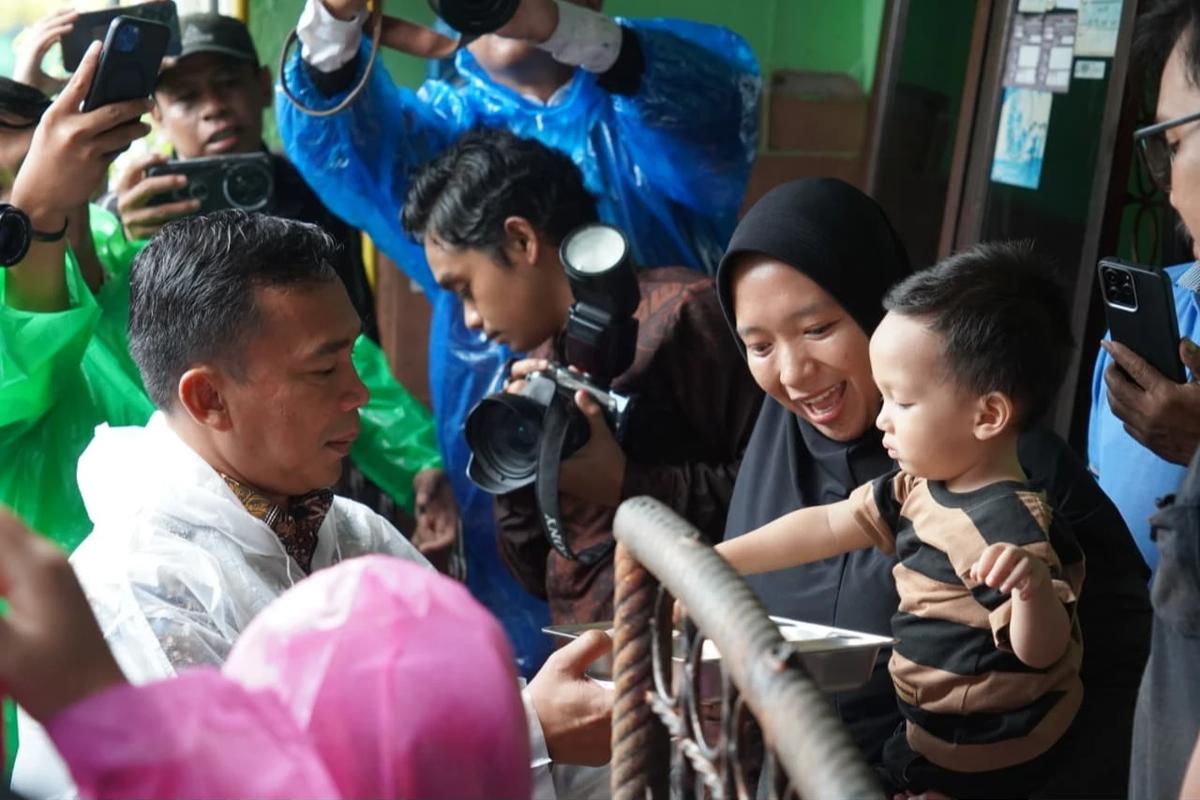 FOTO: Menteri Wihaji Tinjau Program Makanan Bergizi Gratis Bagi Ibu dan Balita