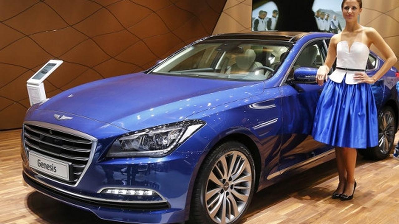 Deretan model cantik dan seksi pemanis Frankfurt Motor Show