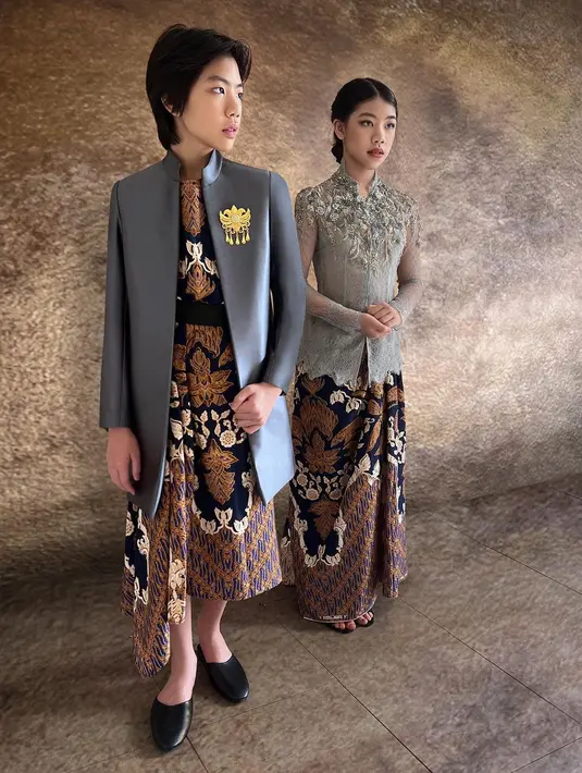 Begitu juga dalam memperingati Hari Sumpah Pemuda, Mischka dan Devon memakai kebaya dan beskap dalam look sophisticated [@mischkadevon]