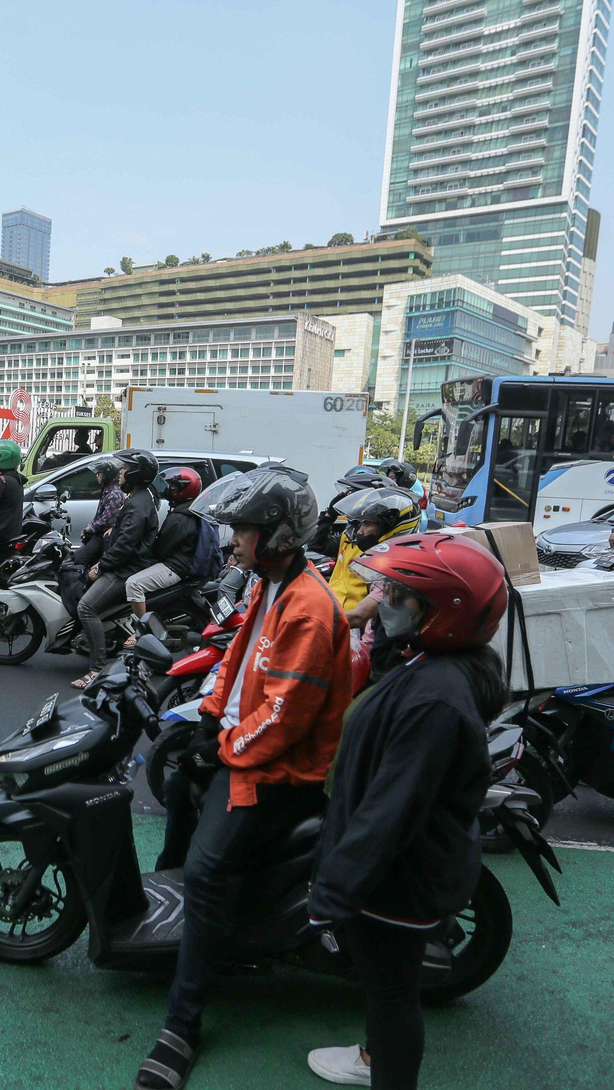 Jajaran TNI-Polri juga diminta untuk membantu keberhasilan pelaksanaan tersebut di daerahnya masing-masing dengan membunyikan sirine.