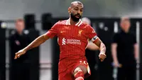 Winger Liverpool, Mohamed Salah mencukur rambutnya jelang Liga Inggris 2024/2025. (Bola.com/Dok. Liverpool)