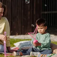 Kreativitas orangtua untuk membersamai anak-anak, termasuk untuk mendidik cara mengekspresikan emosi (Foto: Pexels.com)