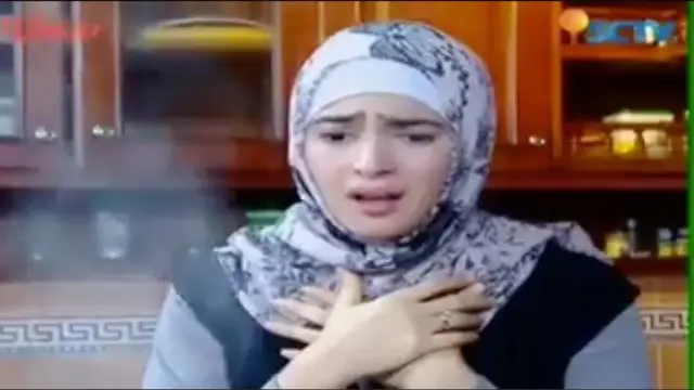 Viral Adegan Nabila Syakieb dan Boneka Hello Kitty Direbus. (Sumber: Twitter/ayaswords)