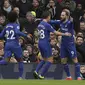 Striker Chelsea Gonzalo Higuain (kanan) merayakan gol ke gawang Fulham pada lanjutan Liga Inggris di Craven Cottage, Minggu (3/3/2019). (AP Photo/Tim Ireland)