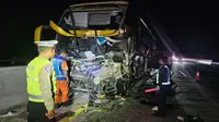 Bus Pariwisata Tabrak Truk di Tol Batang, 1 Orang Tewas 4 Luka-Luka, Berikut Identitasnya