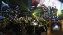 Aksi panggung Band Stinky dalam event bertajuk "The 90s Festival" di Gambir Expo, Kemayoran, Jakarta, Sabtu (25/11). (Liputan6.com/Herman Zakharia)