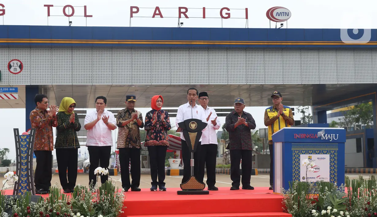Presiden Joko Widodo atau Jokowi memberi sambutan saat peresmian Tol JORR II ruas Kunciran-Serpong, Tangerang Selatan, Jumat (6/12/2019). Setelah peresmian, ruas tol sepanjang 11,1 km tersebut siap digunakan oleh masyarakat jelang Natal 2019 dan Tahun Baru 2020. (Liputan6.com/Angga Yuniar)