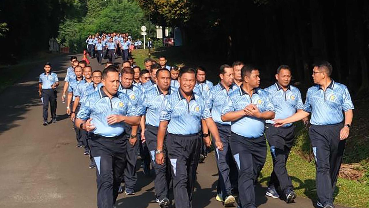 FOTO: Pangkoopsudnas Ajak Prajurit Jalan Sehat, Perkuat Kebugaran dan Soliditas