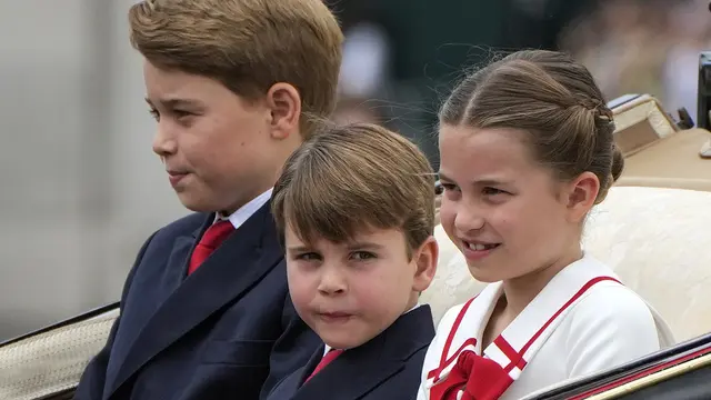 Pangeran George, Louis, dan Putri Charlotte di Trooping The Colour 2023.(AP Photo/Alastair Grant)