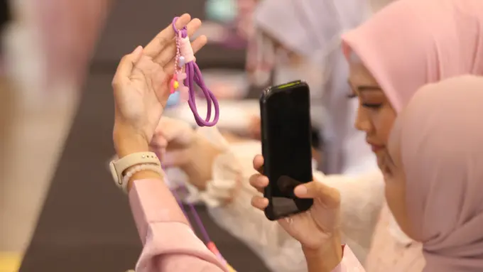 Intip Keseruan Membuat Beads Strap Kreatif bersama Kitty Manu di Acara Workshop Fimela Day 2024 (Foto dok : Daniel/Fimela).