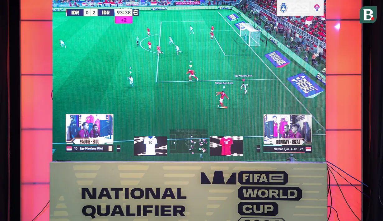Tampilan layar pertandingan seleksi nasional atau Indonesia National Qualifier FIFAe World Cup 2024 yang berlangsung di Point Arena, Jakarta Selatan, Sabtu (02/11/2024). (Bola.com/Bagaskara Lazuardi)