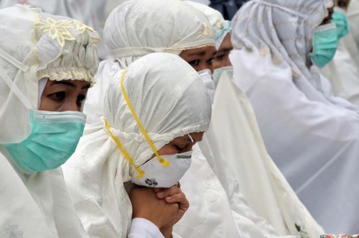 Ribuan warga Riau gelar salat minta hujan di tengah kabut asap