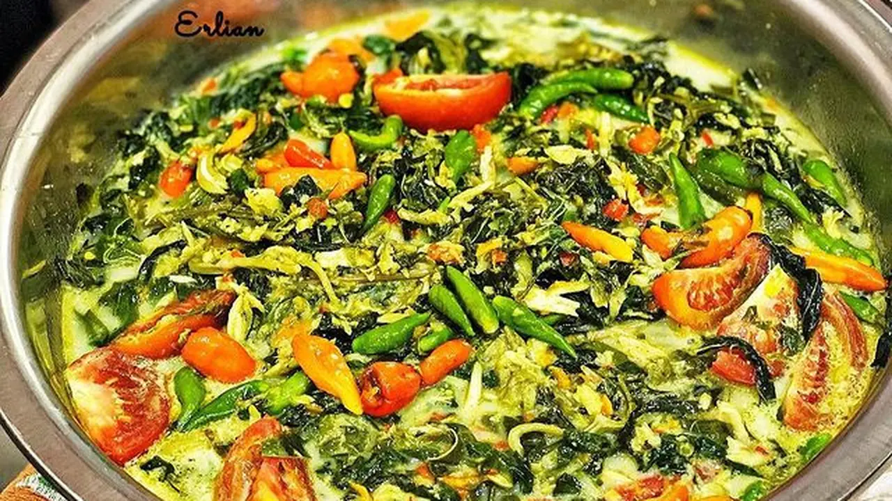 Semangkuk oblok-oblok daun singkong teri