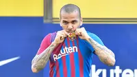 Kembalinya Dani Alves ke Barcelona diketahui merupakan permintaan pelatih barunya, Xavi Hernandez. Pria 38 tahun tersebut diketahui sudah menganggur sejak Olimpiade Tokyo 2020 usai mengakhiri kontraknya dengan Sao Paolo. (AFP/Pau Barrena)