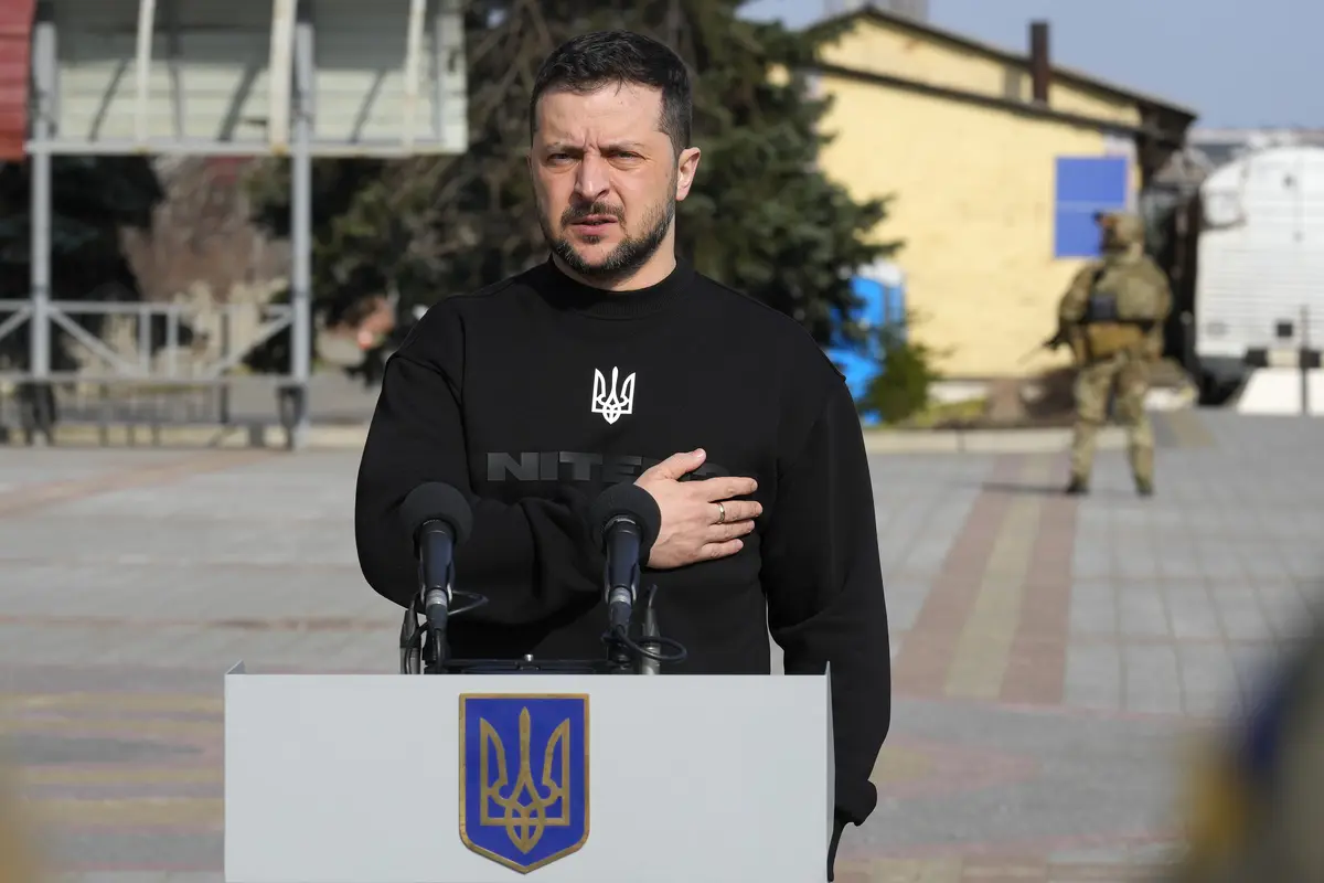 Volodymyr Zelenskyy Kembali Keliling Garis Depan Pertempuran Ukraina Timur