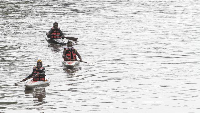 Melihat Keseruan Festival Dayung Ciliwung