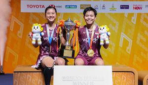 Pasangan ganda putri Indonesia, Amalia Cahaya Pratiwi/Siti Fadia Silva Ramadhanti berhasil keluar sebagai juara Thailand Masters 2026 yang berlangsung di Stadion Nimibutr, Bangkok, Thailand, Minggu (1/2/2026) siang WIB. (Dok. PBSI)