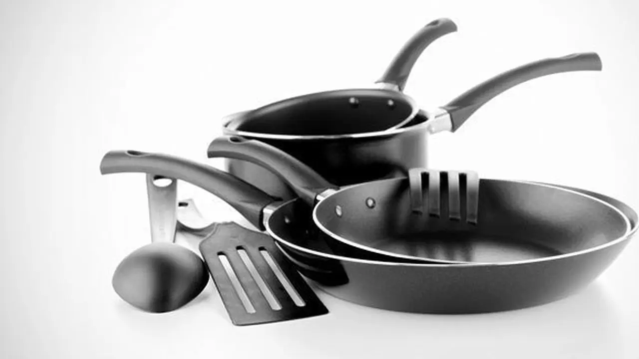 Peralatan makan bisa tingkatkan kolesterol./copyright Shutterstock.com