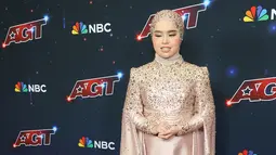 Di panggung semifinal AGT 2023, Putri meyanyikan lagu bertajuk "I Still Haven't Found What I'm Looking For" milik U2. Putri menyanyi dari lirih hingga mengerahkan seluruh kekuatan suaranya. (Monica Schipper/Getty Images/AFP)