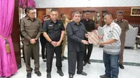 Pemkot Surabaya Kucurkan Bantuan untuk Korban Kebakaran