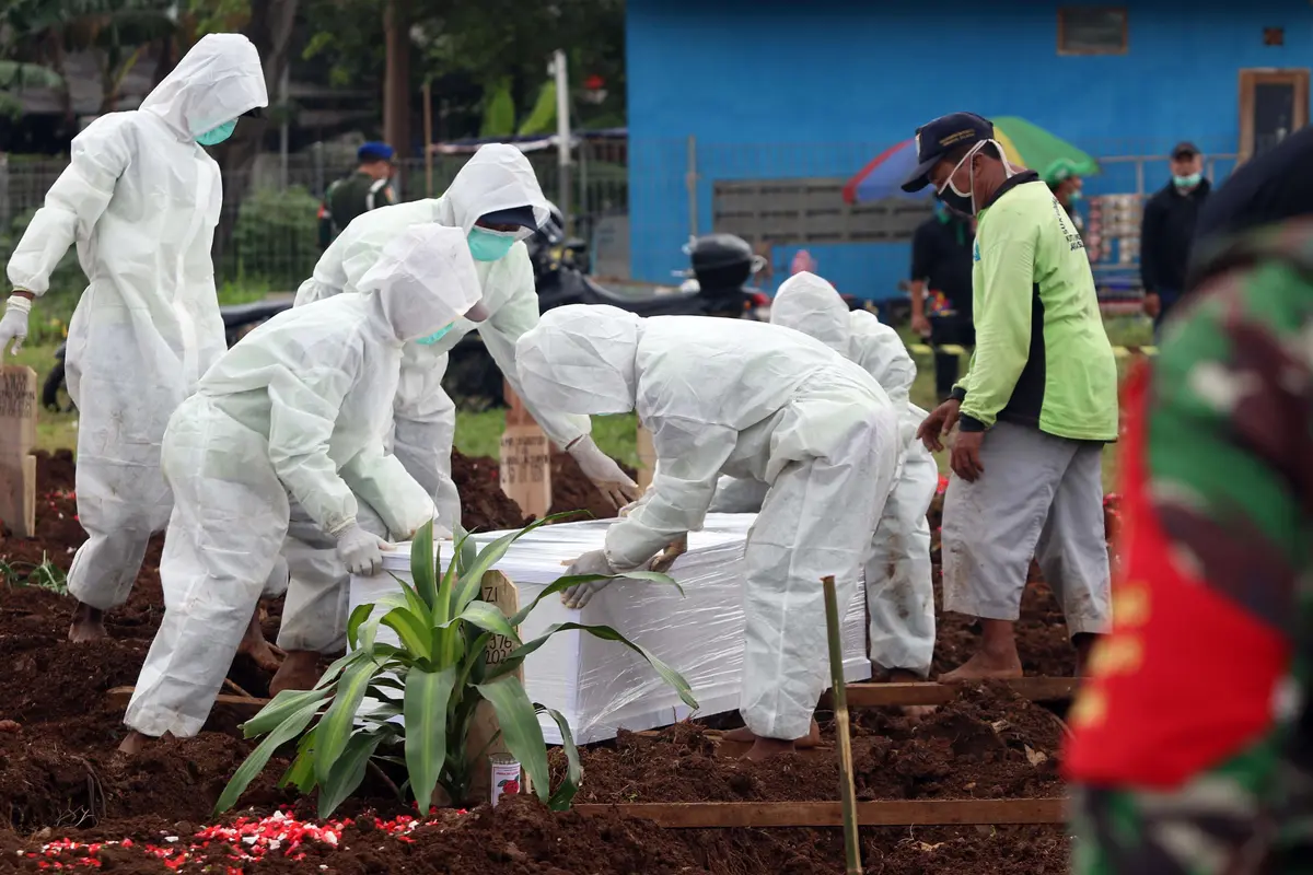 FOTO: Sepekan Dibuka, 350 Lebih Jenazah Dimakamkan dengan Protokol COVID-19 di TPU Srengseng Sawah