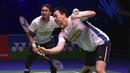 The Daddies - julukan Ahsan/Hendra harus memeras banyak keringat untuk mengalahkan Liang/Wang, khususnya pada gim ketiga hingga mencapai match point keenam. (AP Photo/Rui Vieira)