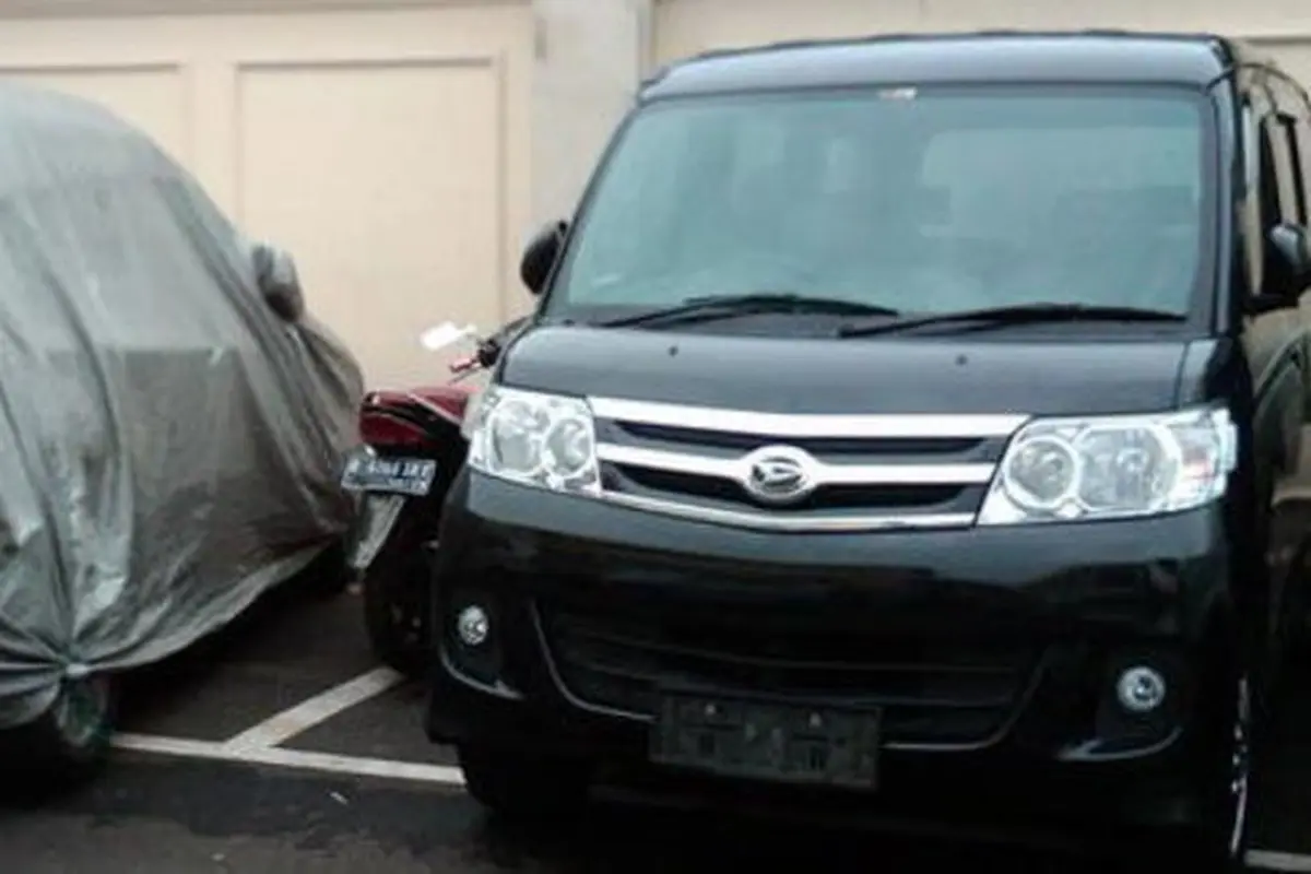 Daihatsu Luxio yang ditabrak BMW X5 (sumber: istimewa)