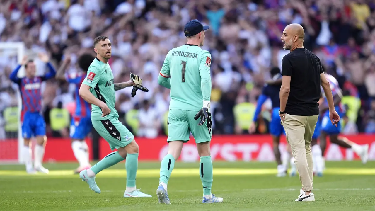 Foto: Dean Henderson Sang Pahlawan Kemenangan Crystal Palace di Final Piala FA