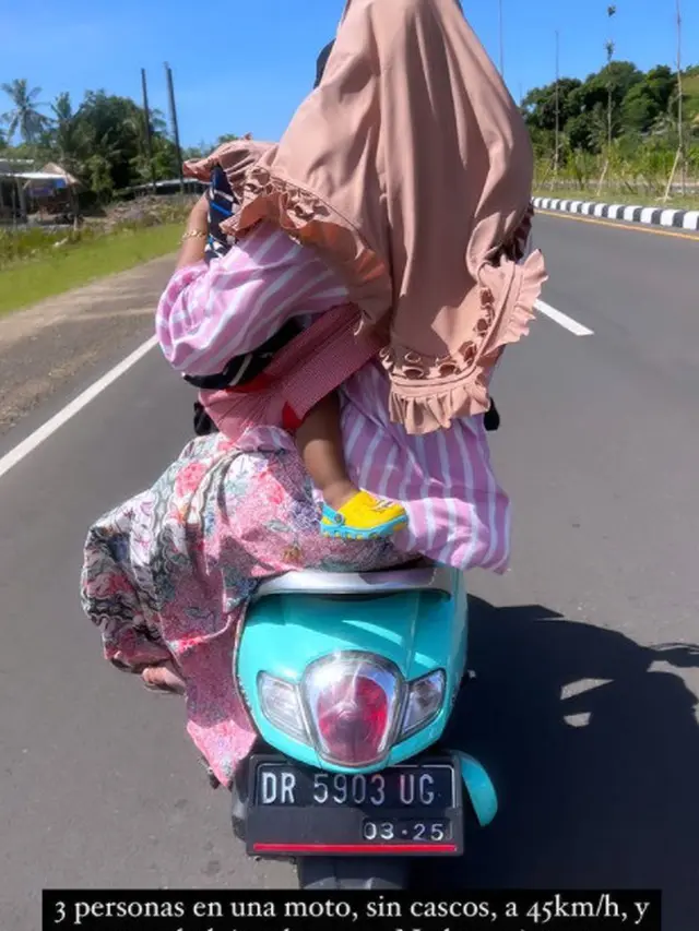 Soroti bonceng tiga tanpa helm