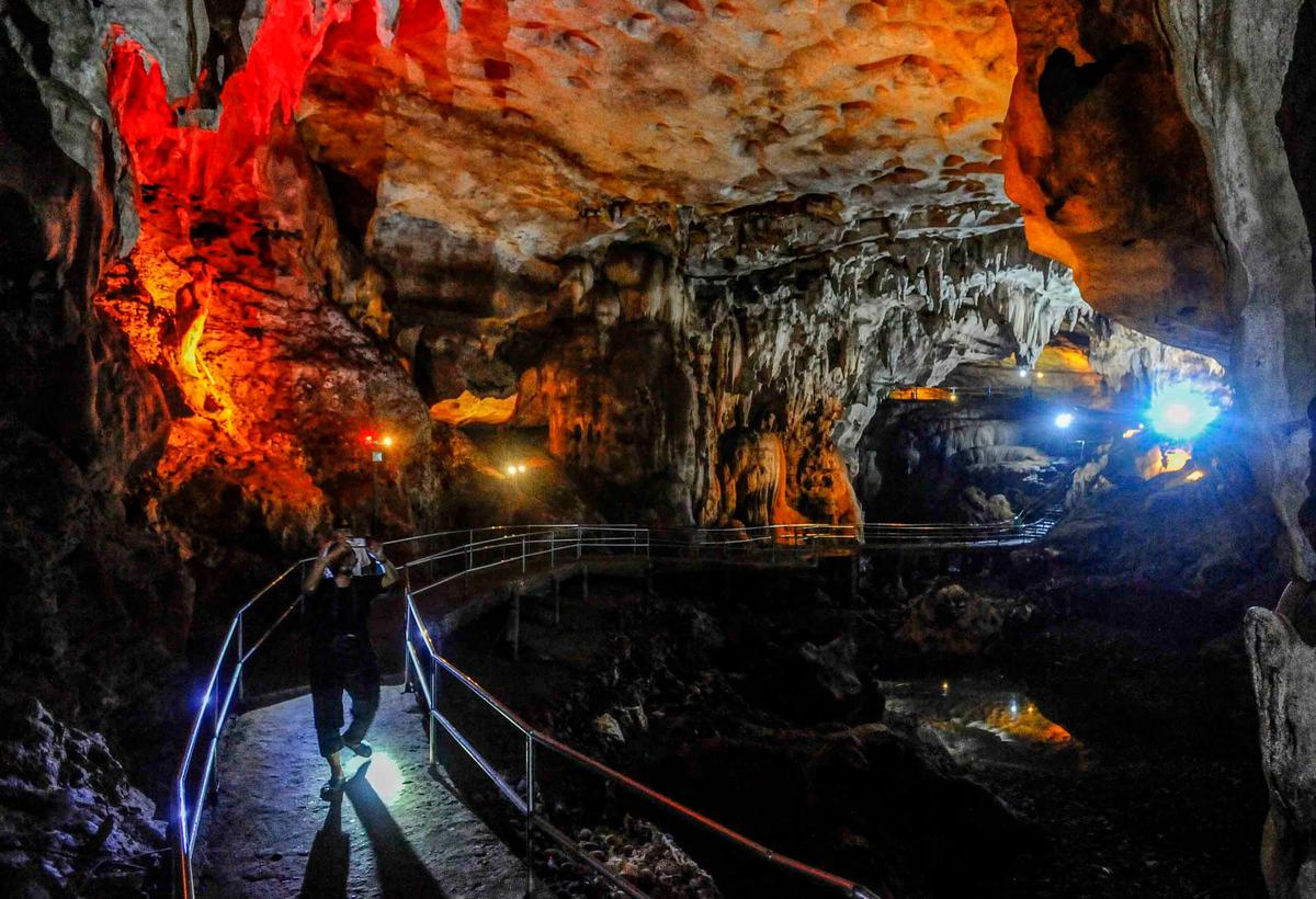 FOTO: Pesona Stalaktit dan Stalagmit Goa Lowo, Keajaiban Alam Trenggalek