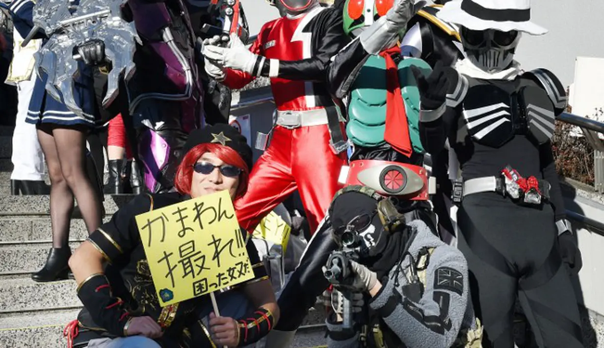 Sejumlah penggemar memakai kostum favorit mereka di Cosplay Festa TDC (Tokyo Dome City) di Tokyo pada tanggal 10 Januari 2015. (AFP Photo/Toshifumi Kitamura)