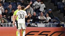 Gelandang Real Madrid asal Argentina bernomor punggung 30, Franco Mastantuono, diusir keluar lapangan oleh wasit asal Spanyol, Muniz Ruiz, selama pertandingan sepak bola Liga Spanyol antara Real Madrid CF dan Getafe CF di Stadion Santiago Bernabeu di Madrid pada Selasa (3-3-2026) dini hari WIB.
(Javier SORIANO/AF)