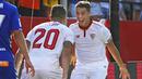 Pemain Sevilla asal Prancis, Wissam Ben Yedder (kanan) menjadi pemuncak klasemen top skor sementara Copa Del Rey dengan total 5 gol.  (EPA/Julio Munoz)