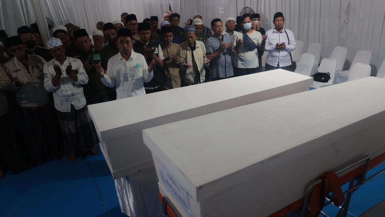 FOTO: Tim DVI Polda Jatim Berhasil Identifikasi Dua Korban Ambruknya Musala Ponpes Al Khoziny
