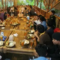 Sudah berapa banyak grup bukber yang mengundangmu di WhatsApp atau instant messanger lainnya? (Sumber foto: gaulfresh.com)