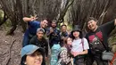 Kedekatan Tissa Biani dan Dul Jaelani sukses bikin iri netizen. Mereka disebut pasangan yang sefrekuensi dengan memiliki hobi yang sama. (Liputan6.com/IG/@tissabiani)
