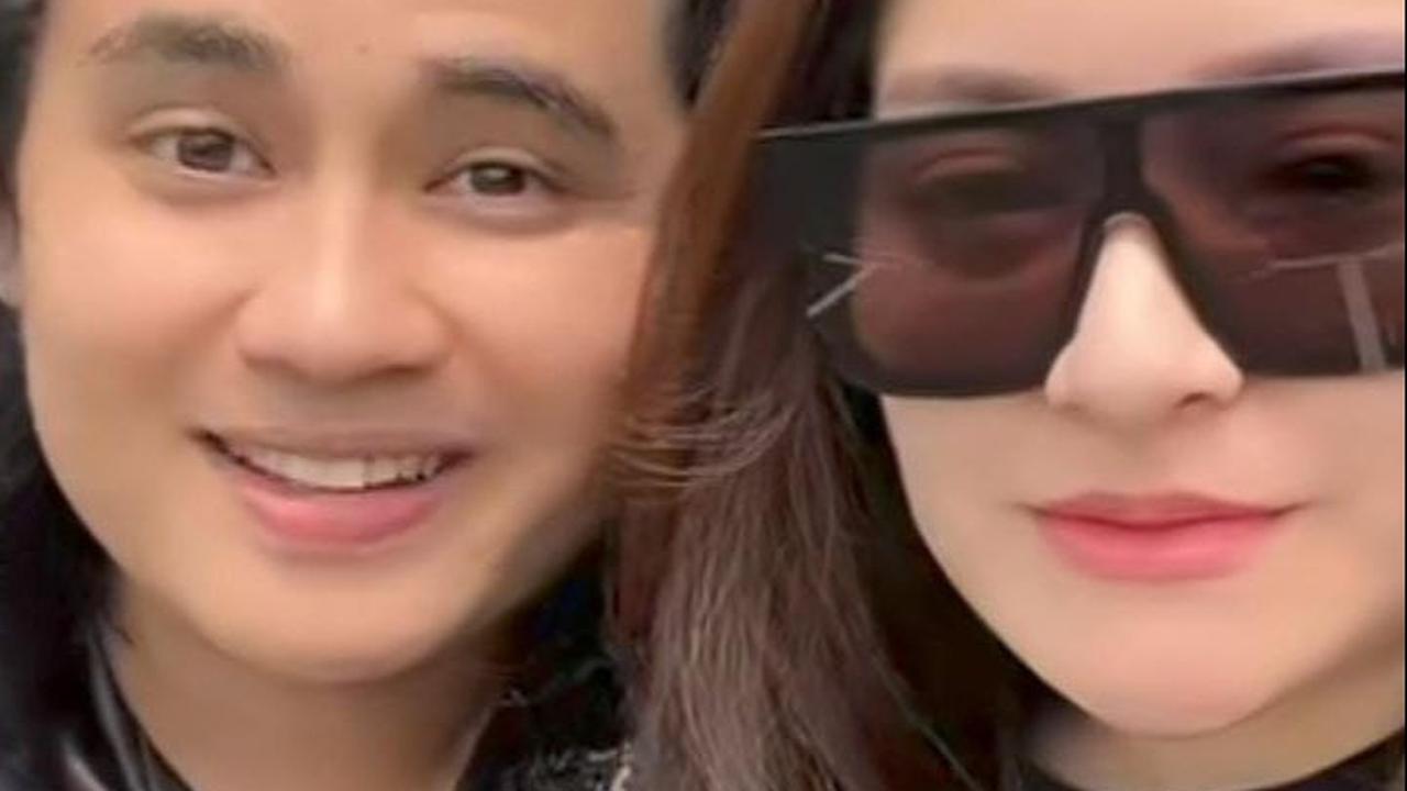 Dikabarkan, Nathalie tengah menjalin hubungan asmara dengan Yogi Ilham.